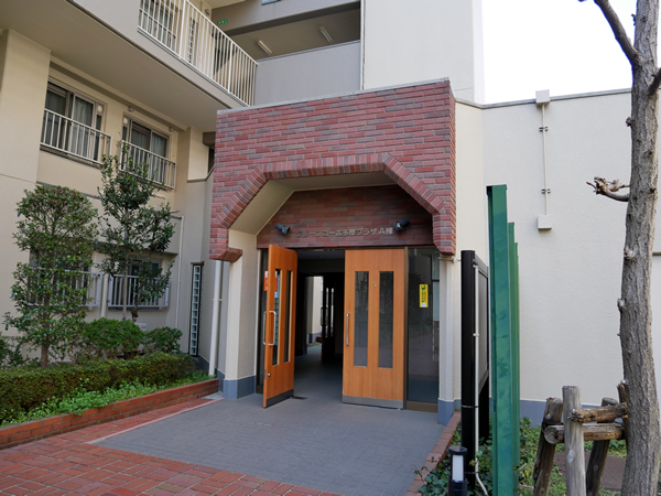 グリーンコーポ多摩プラザA棟の外観