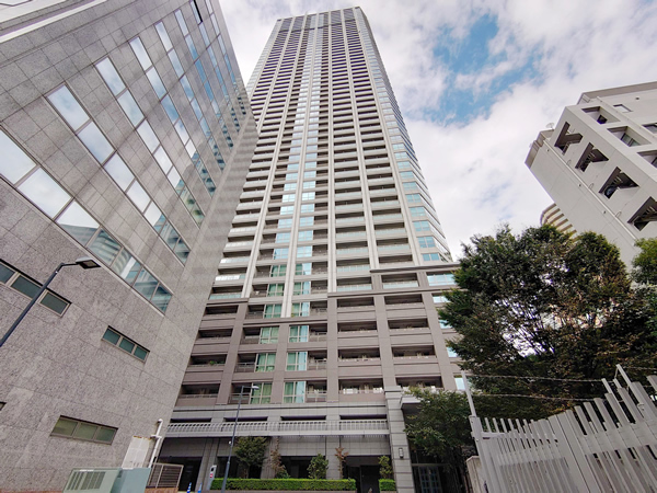 Ｔｏｍｉｈｉｓａ　Ｃｒｏｓｓコンフォートタワーの外観