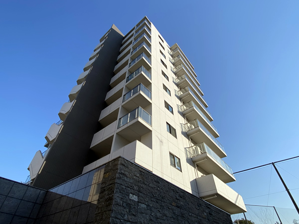 プレシス新宿御苑の外観