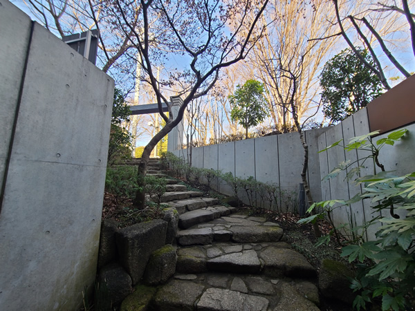 アトランティス三鷹の外観