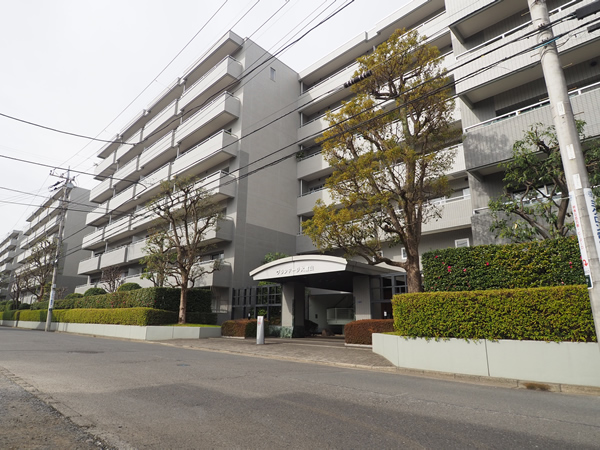 ダイアパレスグランデージ大倉山の外観