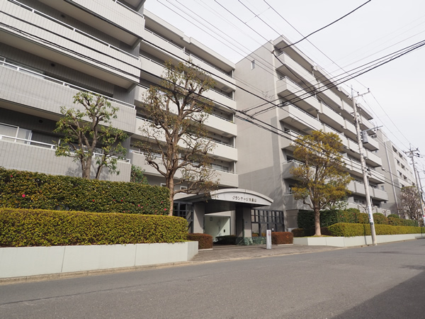 ダイアパレスグランデージ大倉山の外観