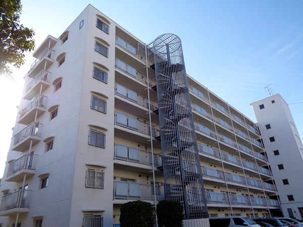 コープ保土ヶ谷D棟の外観