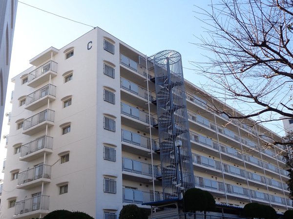 コープ保土ヶ谷C棟の外観