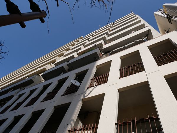 夕陽ヶ丘ニュースカイマンションの外観