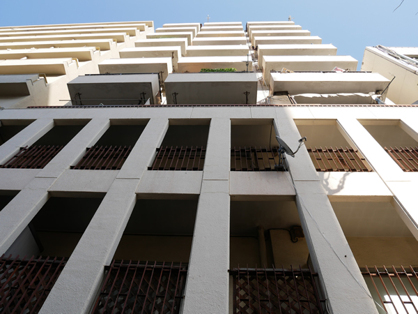 夕陽ヶ丘ニュースカイマンションの外観