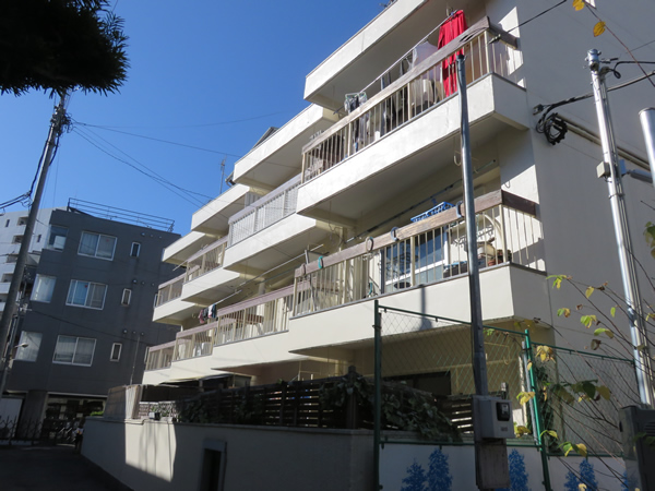 初台レヂデンスの外観