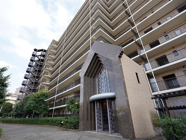 クレストヒルズの外観