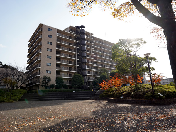 クレストヒルズの外観