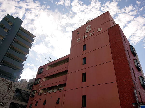 ドミナスイセザキ8吉田ビルの外観