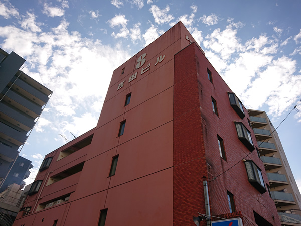 ドミナスイセザキ8吉田ビルの外観