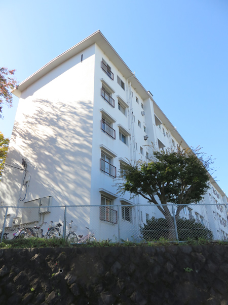 ガーデン山団地1号棟の外観