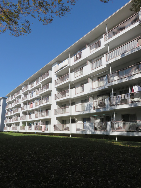 ガーデン山団地２号棟の外観