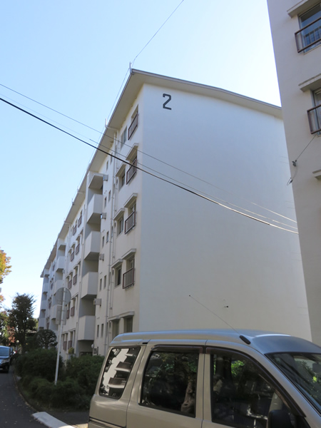 ガーデン山団地２号棟の外観