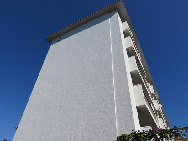 ガーデン山団地４号棟の外観