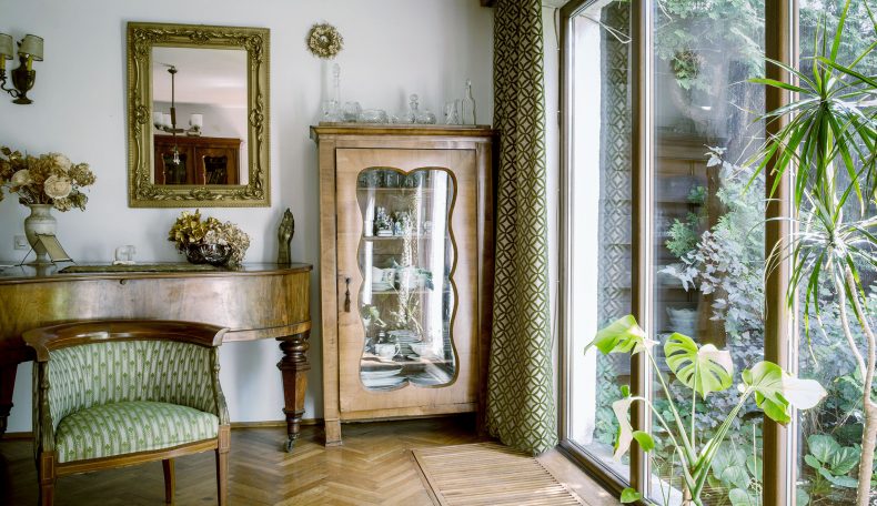 独身貴族部屋を整えよう。アンティーク調インテリアの取り入れ方