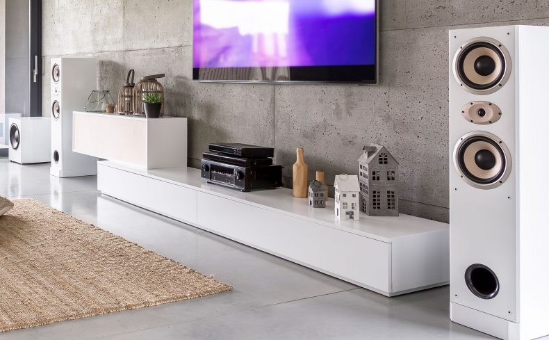 賃貸でも構築可能！ ホームシアター導入の教科書「音響機器編」