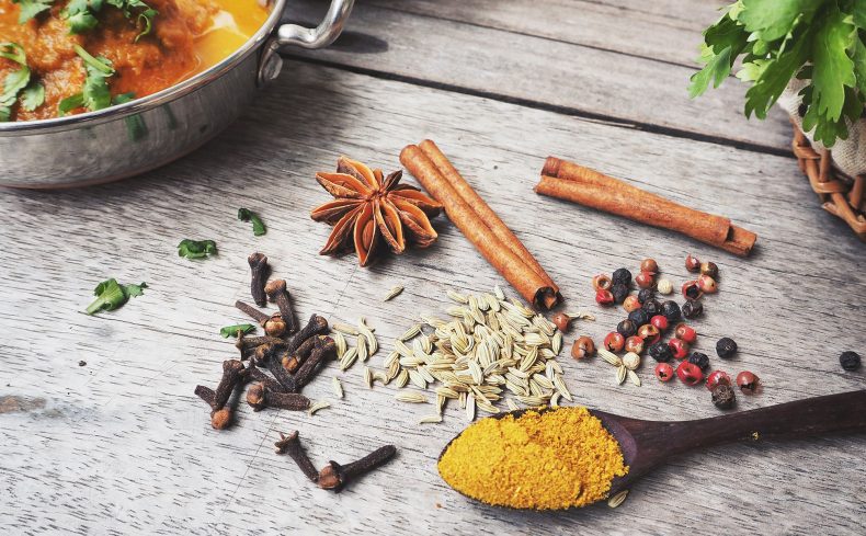 カレーマニアが語る。なんちゃってスパイスカレーを堪能する暮らし