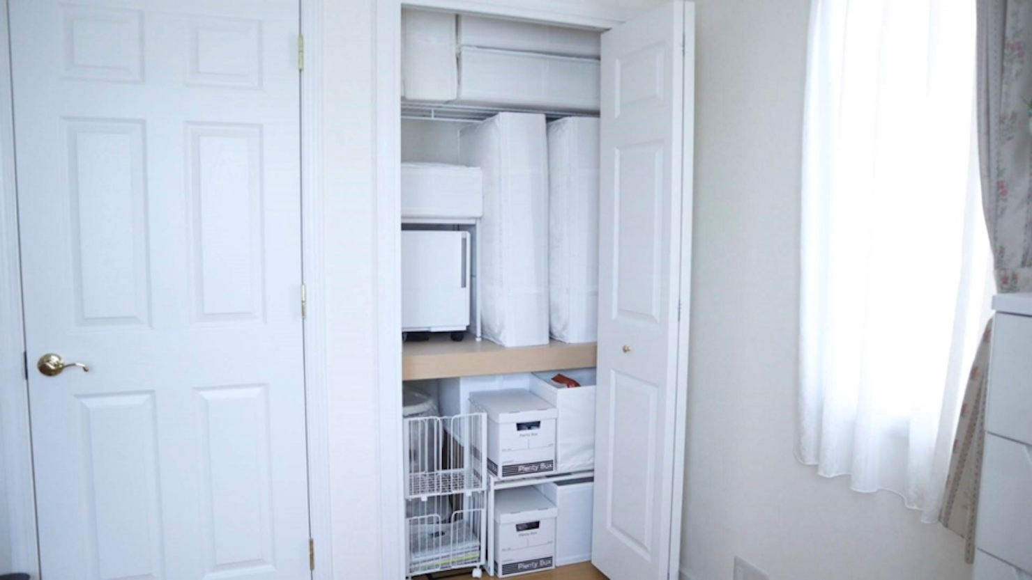 かさばるモノを上手に収納。フレンチスタイルできめる押入れ収納