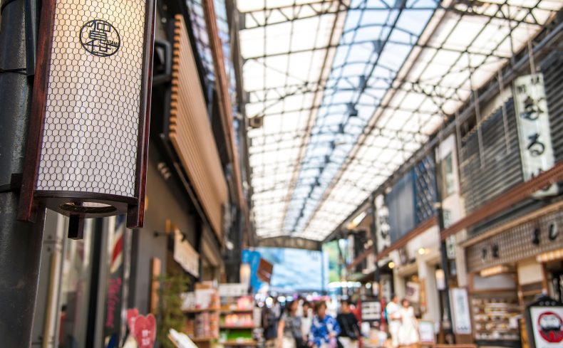 北九州市小倉の魅力がぎっしり！ 歴史あるアーケード「魚町銀天街」を歩く