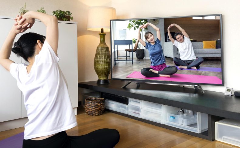 オンラインでヨガも資格も！ 家で過ごす時間をアップデート