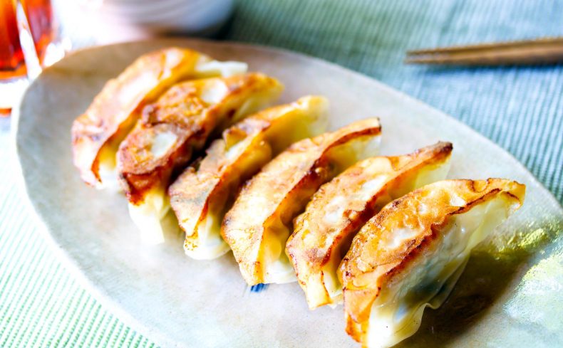 パリパリ羽根つき餃子の名店に通う！ 発祥の街、蒲田で暮らす魅力