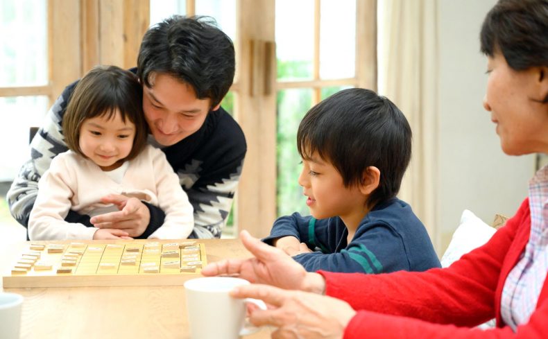 家族でボードゲームに没頭しよう！ 子どもの力を自然と伸ばす、奥深い魅力