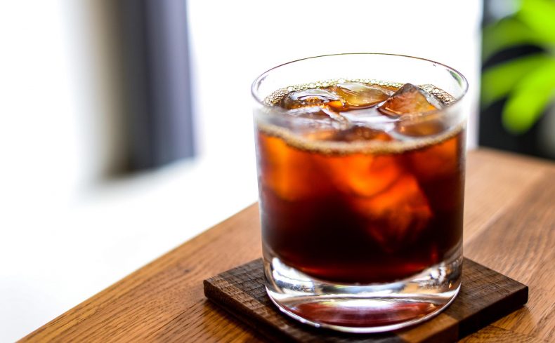 冬にあえてアイスコーヒー？ 暖かい部屋でスイーツと一緒に楽しむ魅力