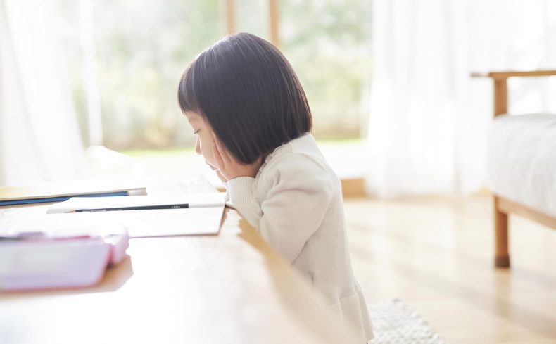 小学生の自宅学習は大変…！ 子どものやる気を一緒に引き出す5つのアイデア
