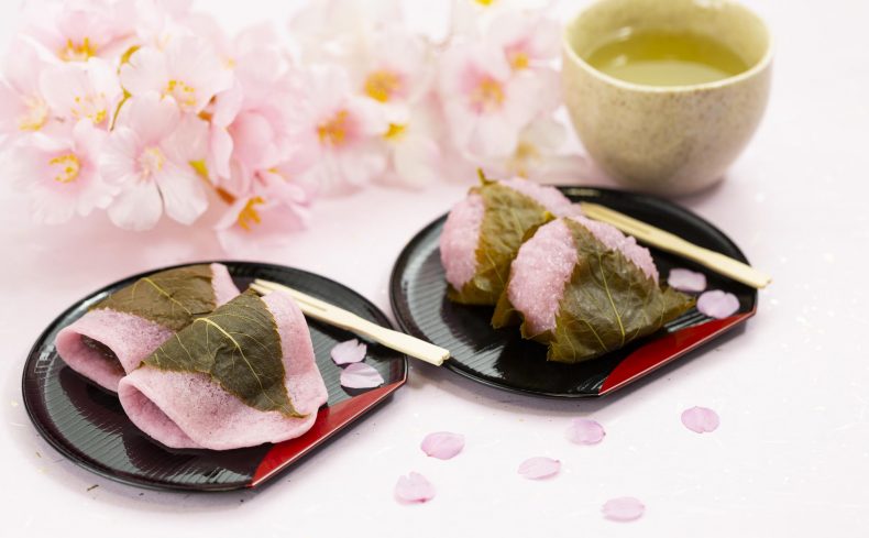 今年は桜餅を作ってみませんか。レンジで簡単、道明寺粉を使ったレシピ