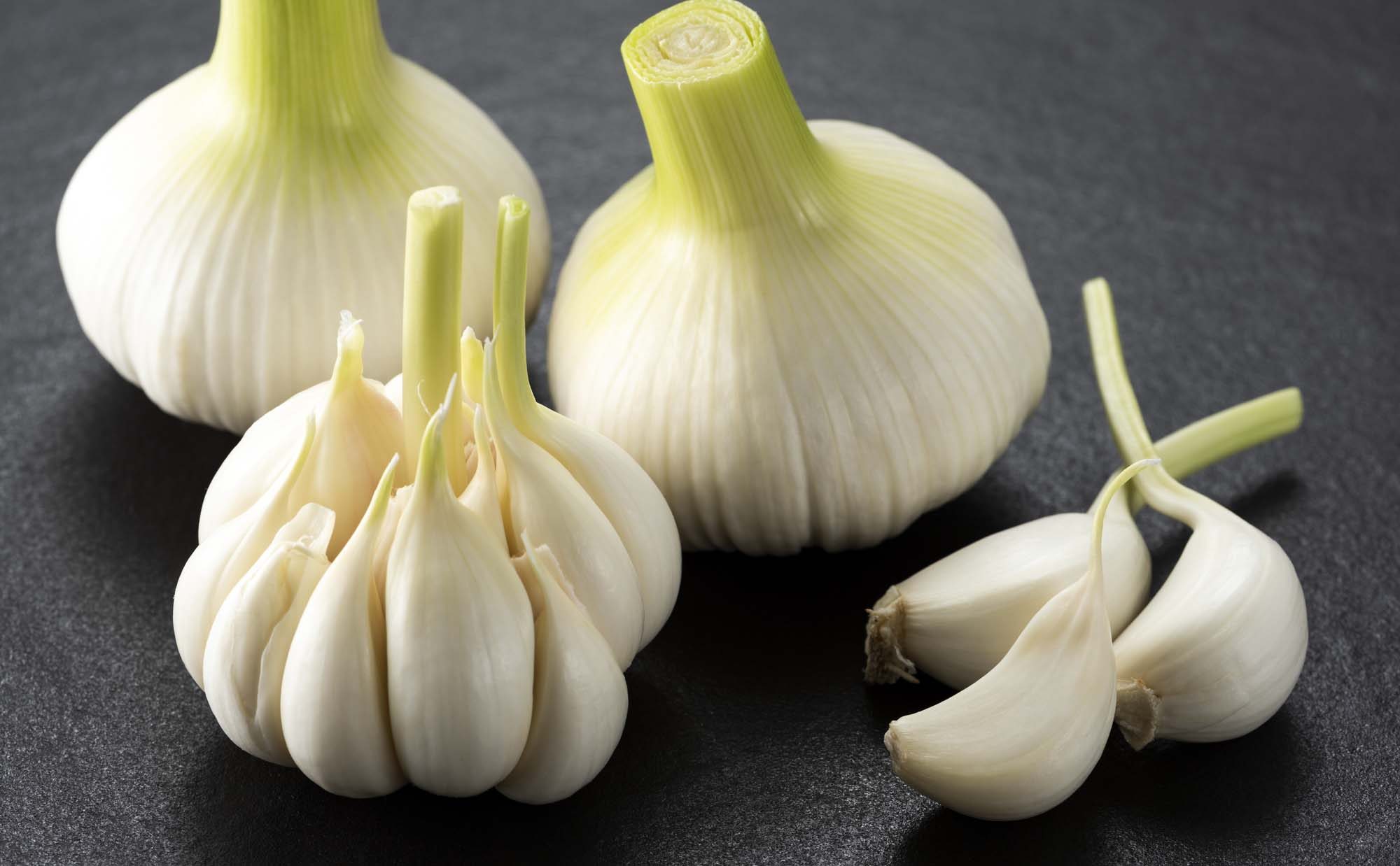 2月29日はニンニクの日！ おすすめの保存方法とわが家のがっつりレシピ