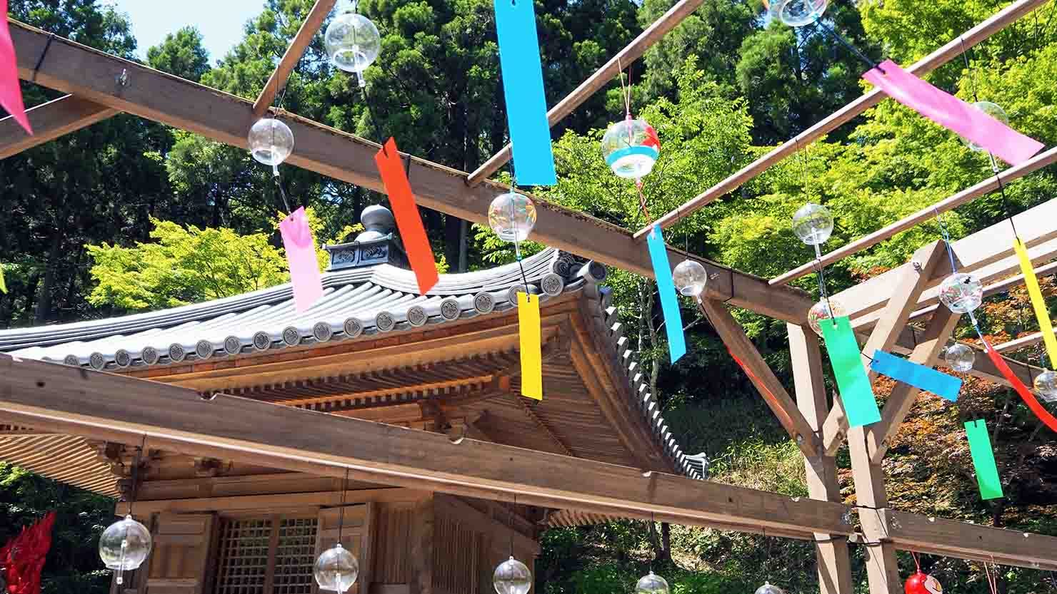 風になびく、法多山の風鈴