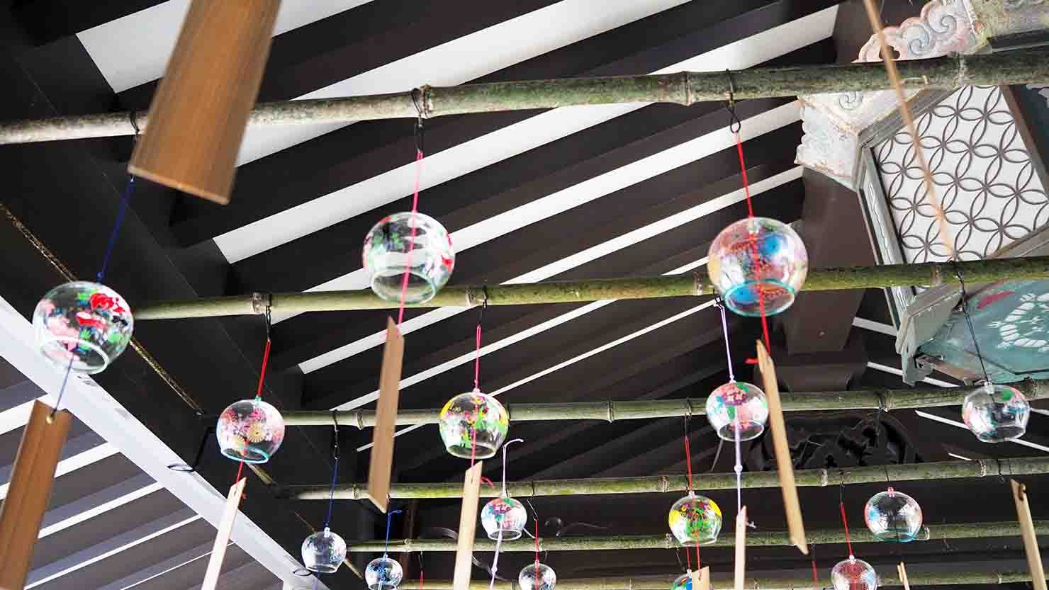 風が吹かないときは静かにたたずむ