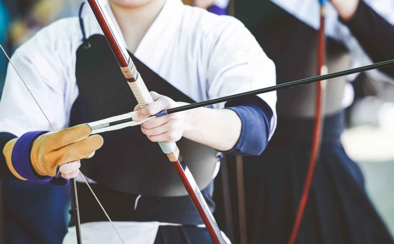 「弓道」を生涯の趣味に。魅力や費用、道具の選び方を経験者が語ります