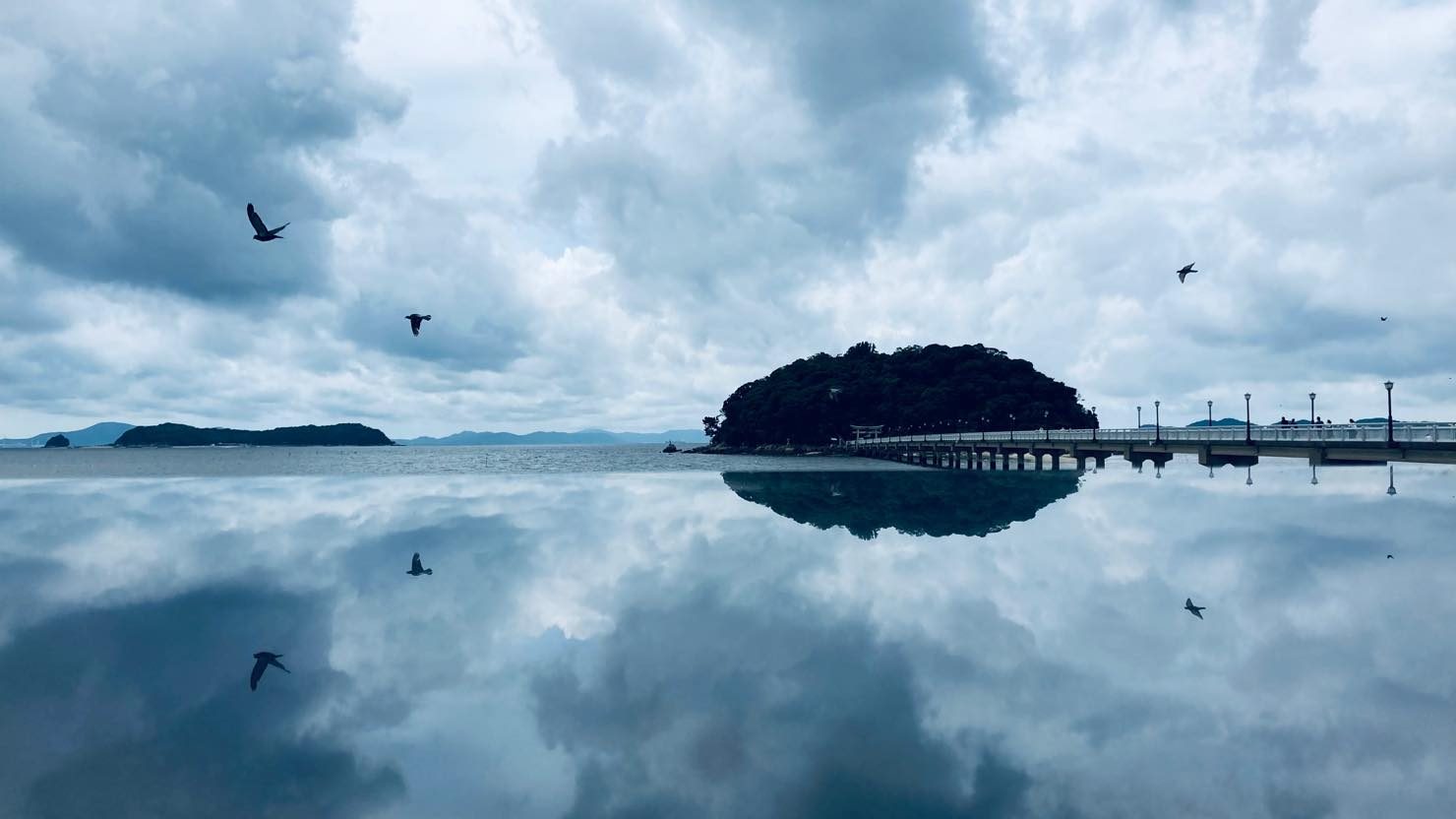 私が撮影したリフレクション写真。晴天よりも雲がかかった日のほうが、より幻想的なリフレクション写真が撮れるようです 