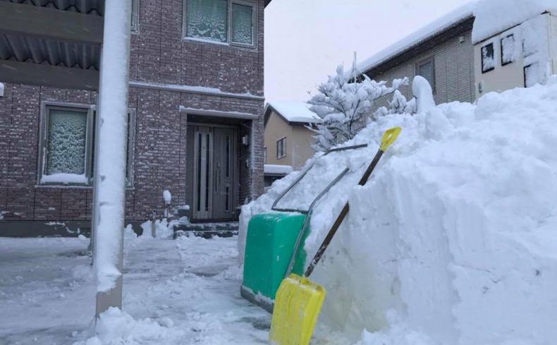 雪対策に必要なことは？ 北海道民が教える便利グッズと家の設備