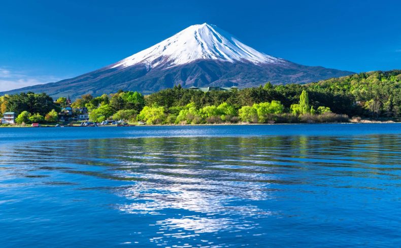 窓から富士山を望む暮らし。四季折々の富士山を眺めて暮らそう