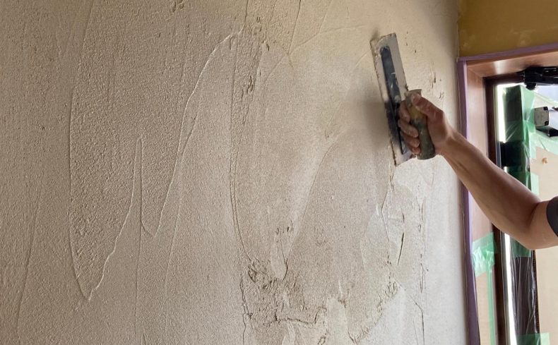 日本古来の内装材「塗り壁」。種類、魅力、注意点をインテリアコーディネーターが紹介