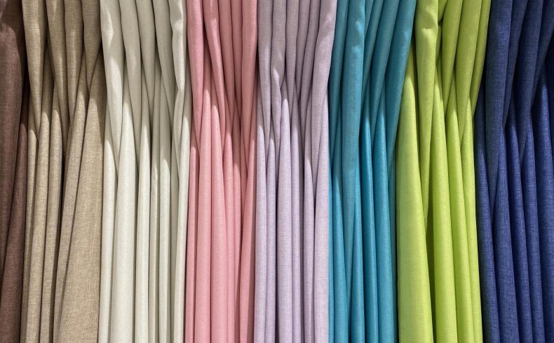 カーテンの色選びの基本を知ろう。色彩効果やインテリアに合わせた選び方