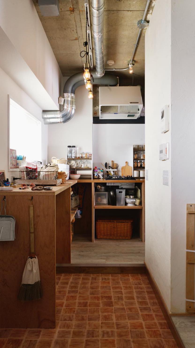 玄関から直接アクセスできるキッチン