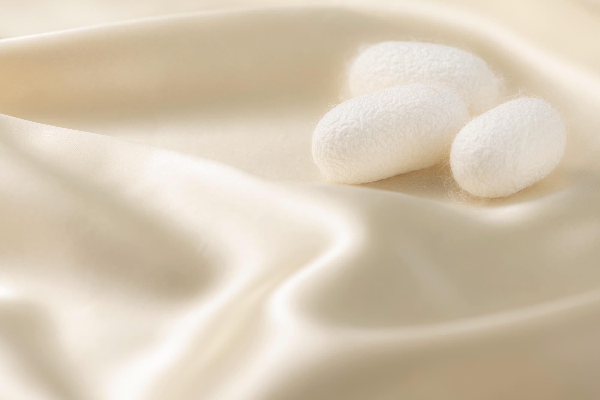 シルクは自分で洗濯できる？ 美肌アイテムシルクを生活に取り入れよう