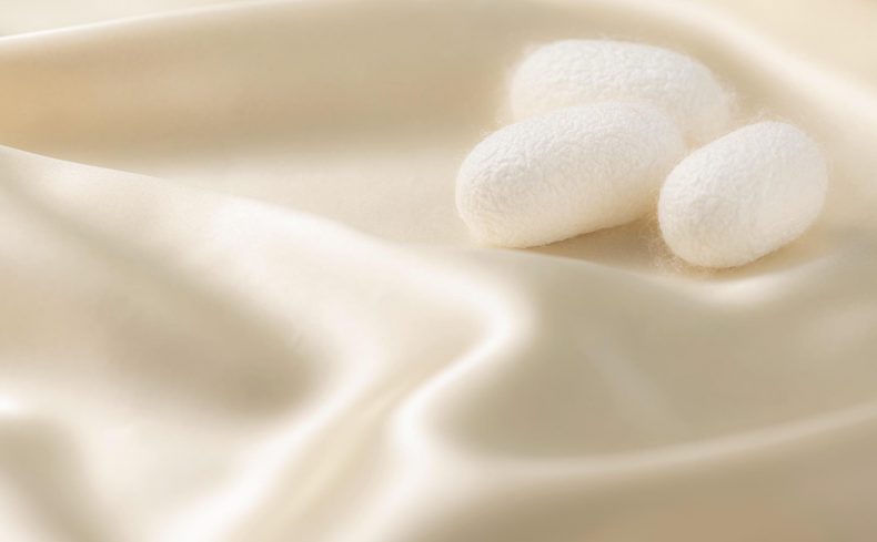 シルクは自分で洗濯できる？ 美肌アイテムシルクを生活に取り入れよう