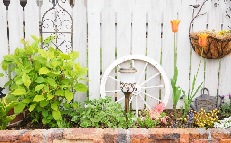 おしゃれなミニ花壇を自宅で作ろう。ミニ花壇におすすめの花と準備するもの