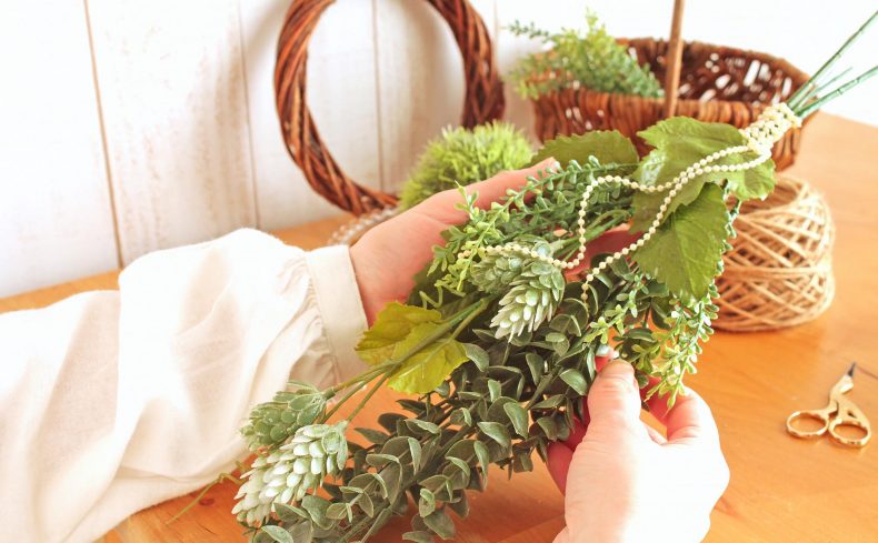 スワッグの作り方は簡単！好きな植物を飾って楽しもう