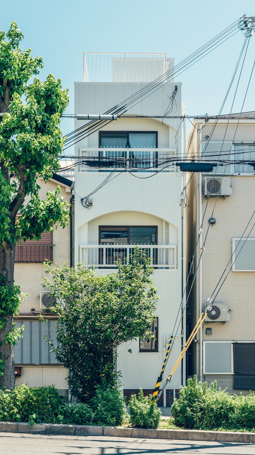 縦に伸びるコンパクトな一戸建て住宅。各階に特徴を持たせて長時間過ごしやすい住まいを考えました