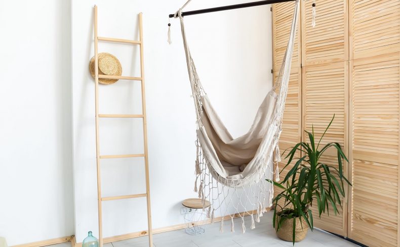 ハンモックで室内におしゃれなくつろぎ空間を！癒しのおうち時間