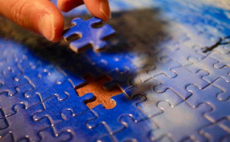 ジグソーパズルは大人の趣味におすすめ。集中力向上、リラックスやストレス発散効果も