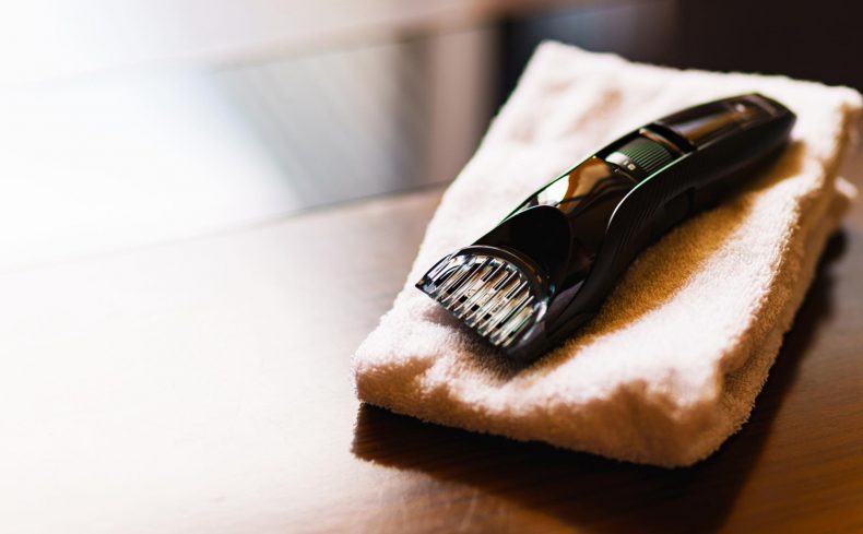 メンズセルフカットは簡単お得！ 必要なアイテム、やり方、コツ、注意点を紹介