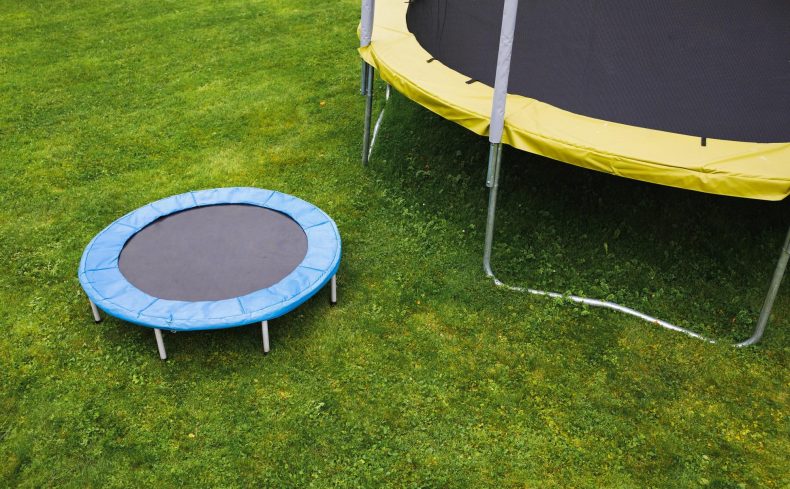 家の庭にトランポリンを設置してみよう！ 子どもも大人も楽しめた我が家の体験談