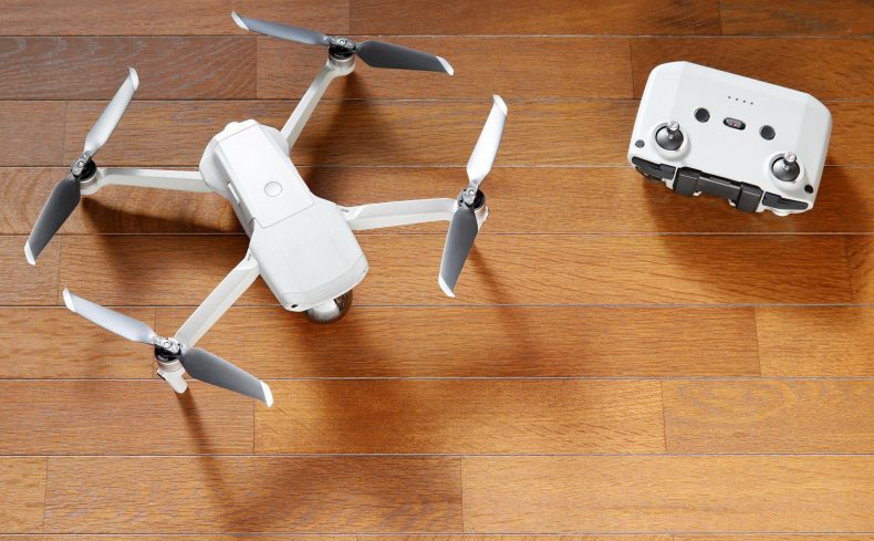 家の中で遊べる「ドローンファイト」とは？ 大人も子どもも大興奮の新しい遊び